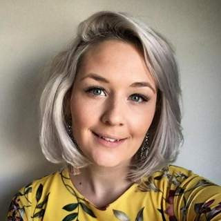 vůni čerstvě upečeného chleba a hudbu,